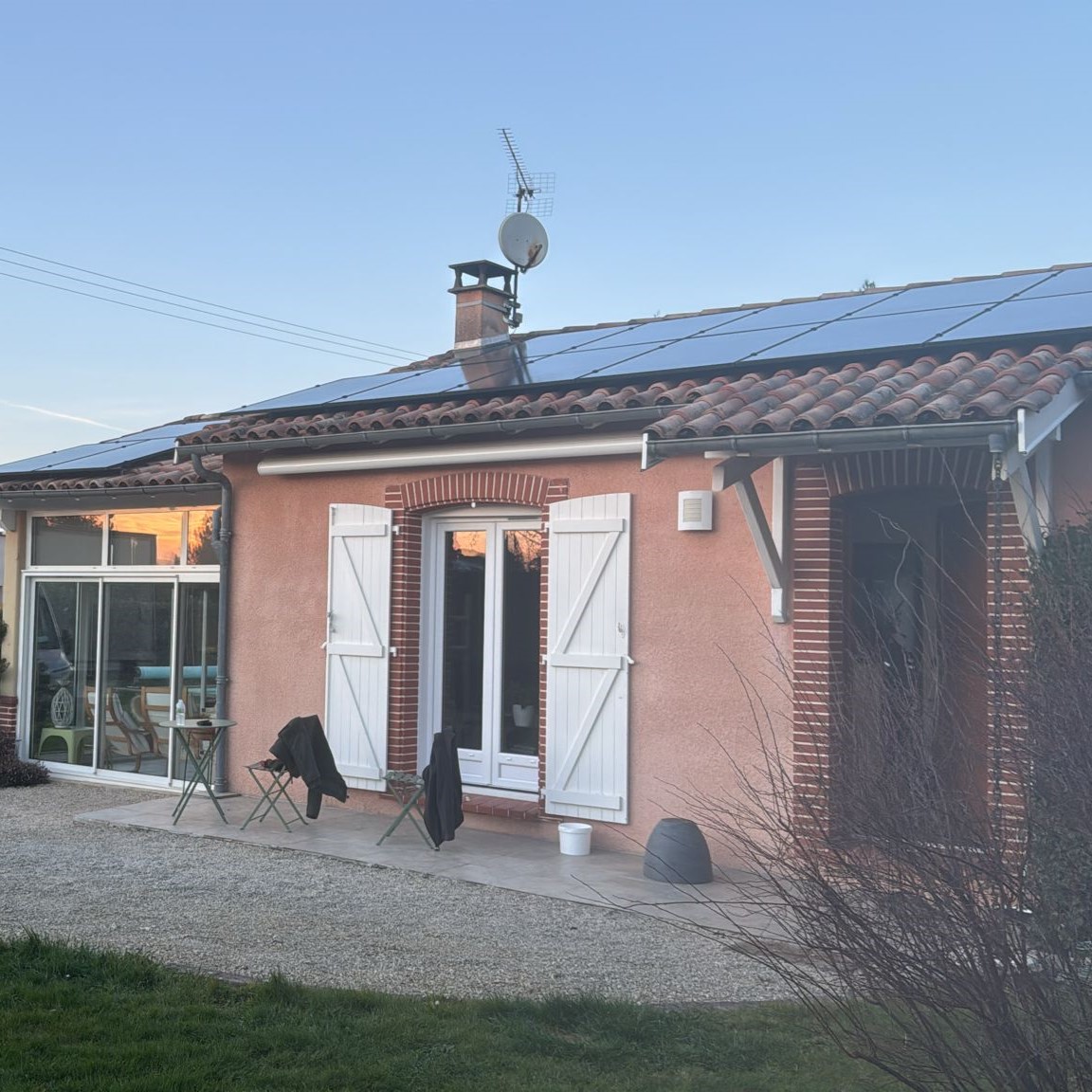 Panneaux solaires 6 kWc à Canals Installation de panneaux solaires de 6 kWc sur une toiture de 28 m² orientée sud-ouest à Canals, dans le Tarn-et-Garonne