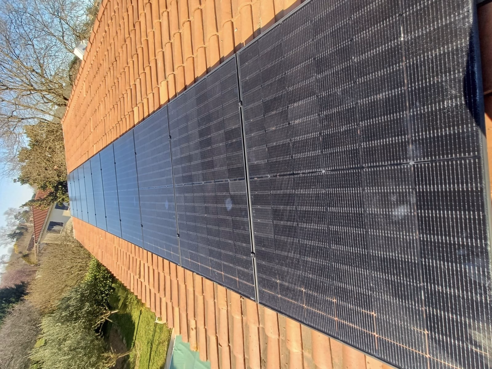 Panneaux solaires 4,68 kWc à Montech Installation de panneaux solaires de 4,68 kWc sur une toiture orientée sud-ouest à Montech, dans le Tarn-et-Garonne