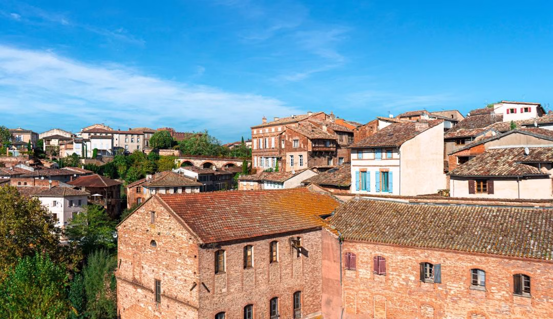 Ville de Gaillac – Tarn Vue de Gaillac dans le Tarn, commune bénéficiant d’un fort ensoleillement pour le solaire photovoltaïque