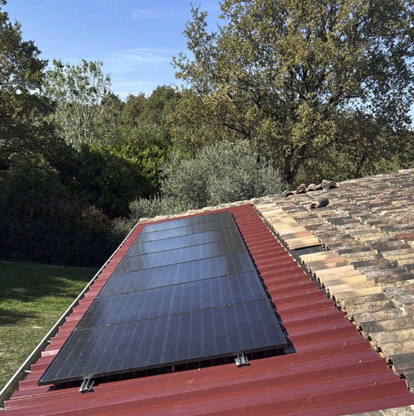 Rénovation de panneaux solaires de 3 kWc sur une toiture résidentielle à Labastide-du-Temple, dans le Tarn-et-Garonne