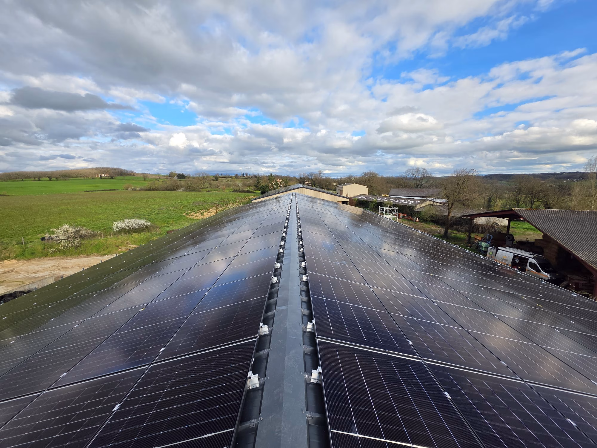 Installation solaire professionnelle 495 kWc à Graulhet Installation photovoltaïque professionnelle 495 kWc sur bâtiment industriel à Graulhet (81)