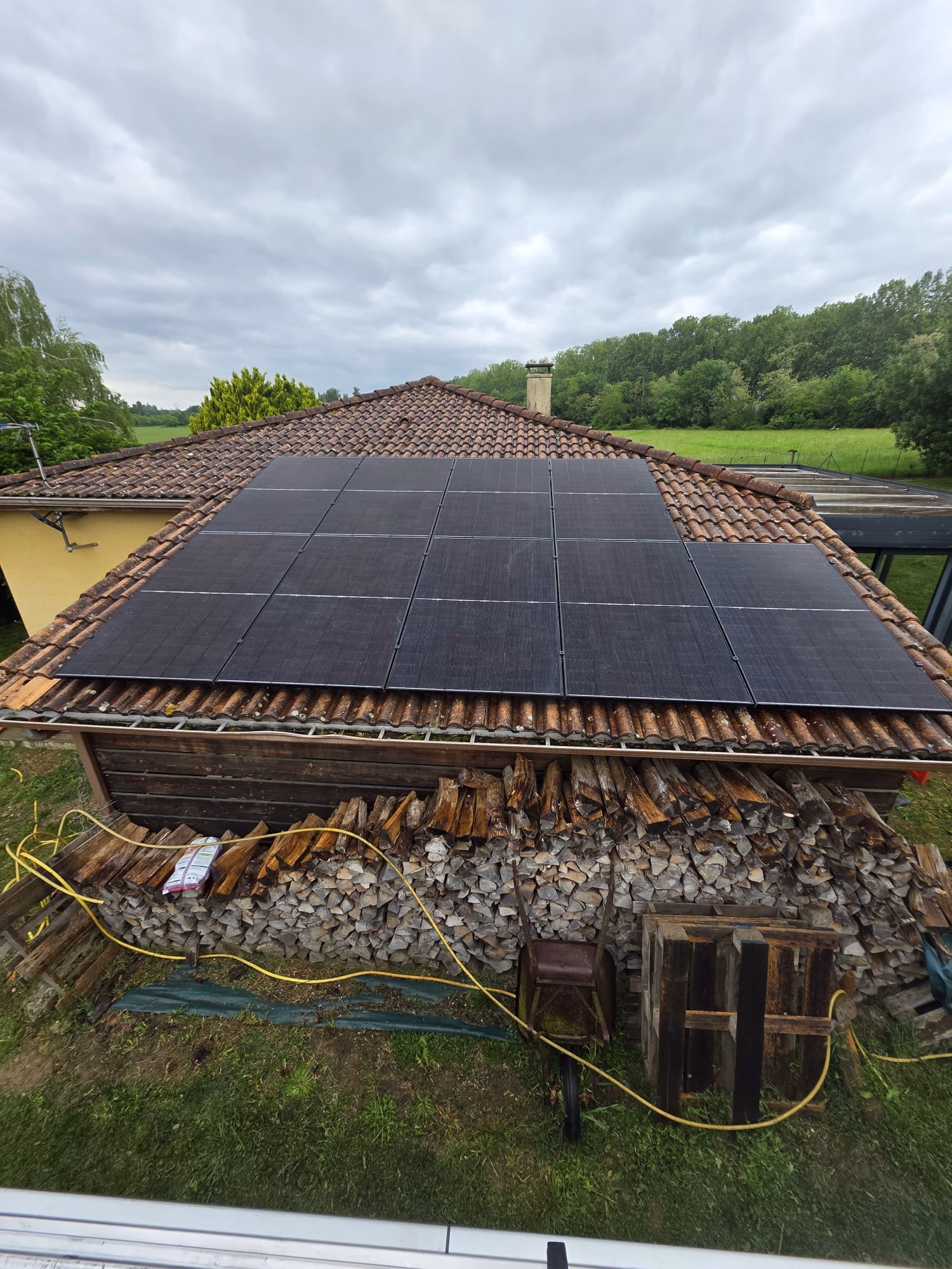Panneaux solaires 5 kWc à Montech dans le Tarn-et-Garonne Installation de panneaux solaires 5 kWc sur maison à Montech par Sunéo Énergie